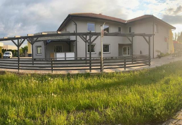 Apartamenty Zatorze Лешно Екстериор снимка